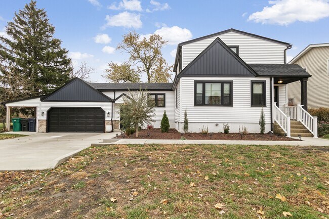 Primary Photo - 635 E Prairie Ave