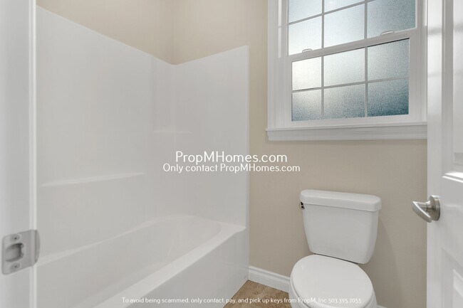 Building Photo - Luxury Four Bedroom Home in Oregon City!