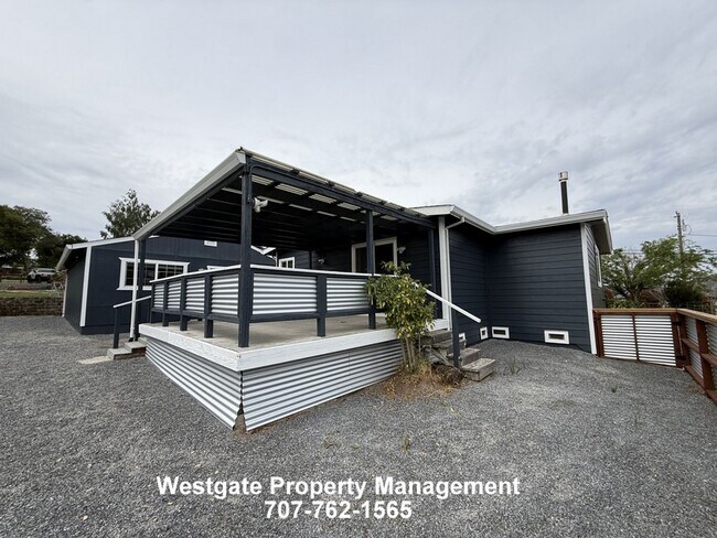 Building Photo - Beautiful Modern 2/2 Country Home - 985 Eastman Lane