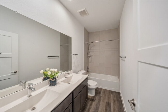 Building Photo - 1613 Sunbend Ln