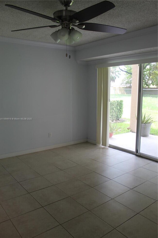 Building Photo - 10420 SW 158th Ct