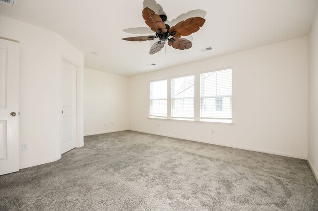 Building Photo - 438 Trotters Ln