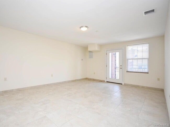 Building Photo - 400 Carney St