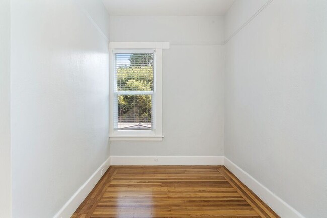 Building Photo - Fully Renovated 1 Bedroom in Downtown Palo...