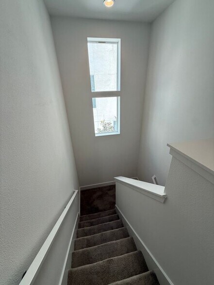Building Photo - 820 Aloe Pl