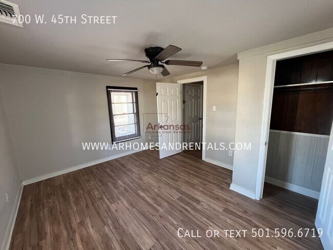Building Photo - 700 W 45th St