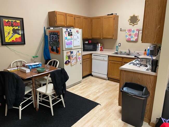 Building Photo - 104 W Main St