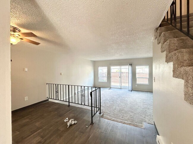 Building Photo - Charming 2 Bed, 1 Bath Canby Townhouse-Style Duplex!