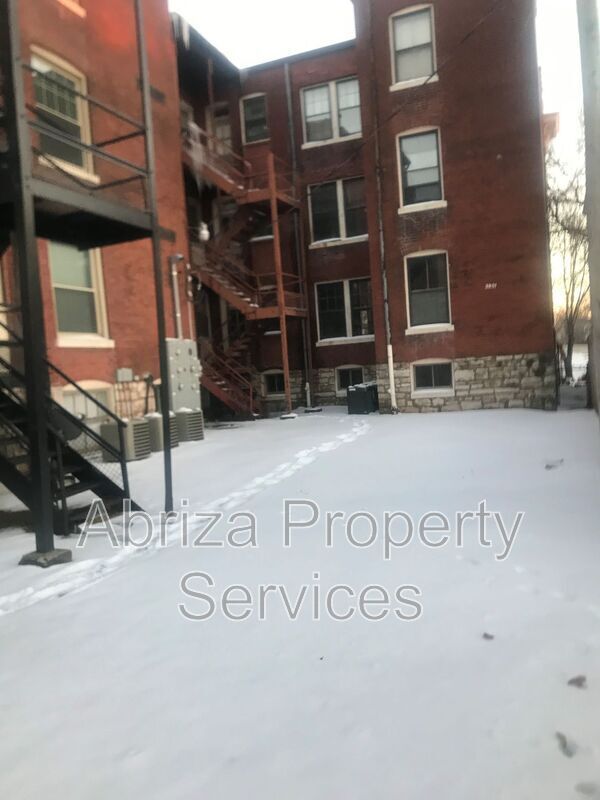 Building Photo - 1651 S Spring Ave