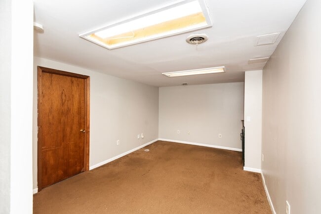 Building Photo - Spacious 2-Bedroom, 2.5-Bathroom Home