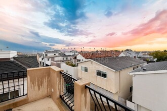 Building Photo - 435 1/2 Carnation Avenue