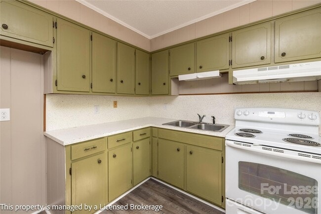 Building Photo - 145 Brentwood Dr
