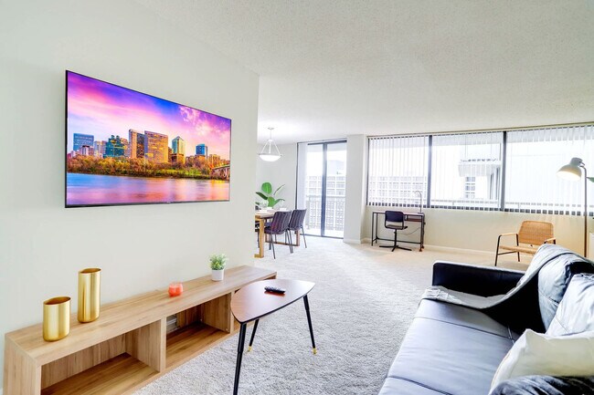 Building Photo - 320 23rd St S