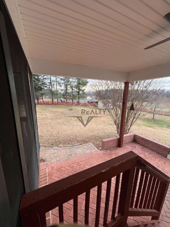 Building Photo - 1244 Mountain View Rd