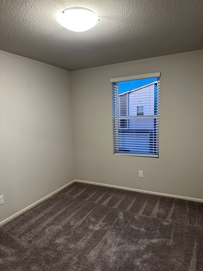 Building Photo - Newly-Built 3 Bed, 2 Bath Home in McMinnville