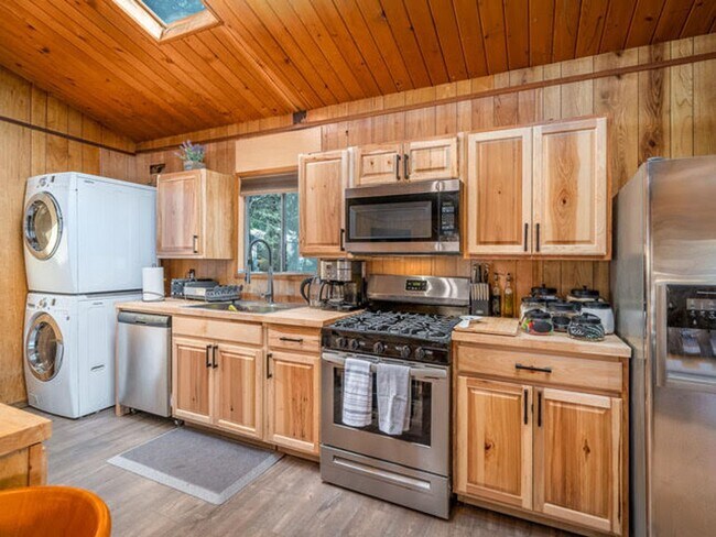 Building Photo - Beautiful Mountain Home