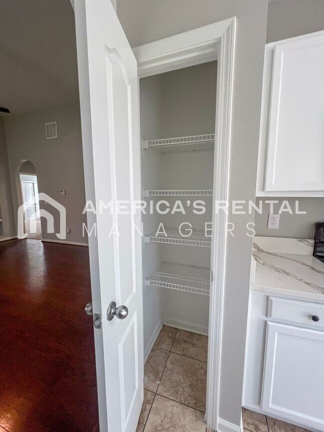 Building Photo - Beautifully Renovated Ranch-Style Home for Rent!!! View with 48 Hours Notice!