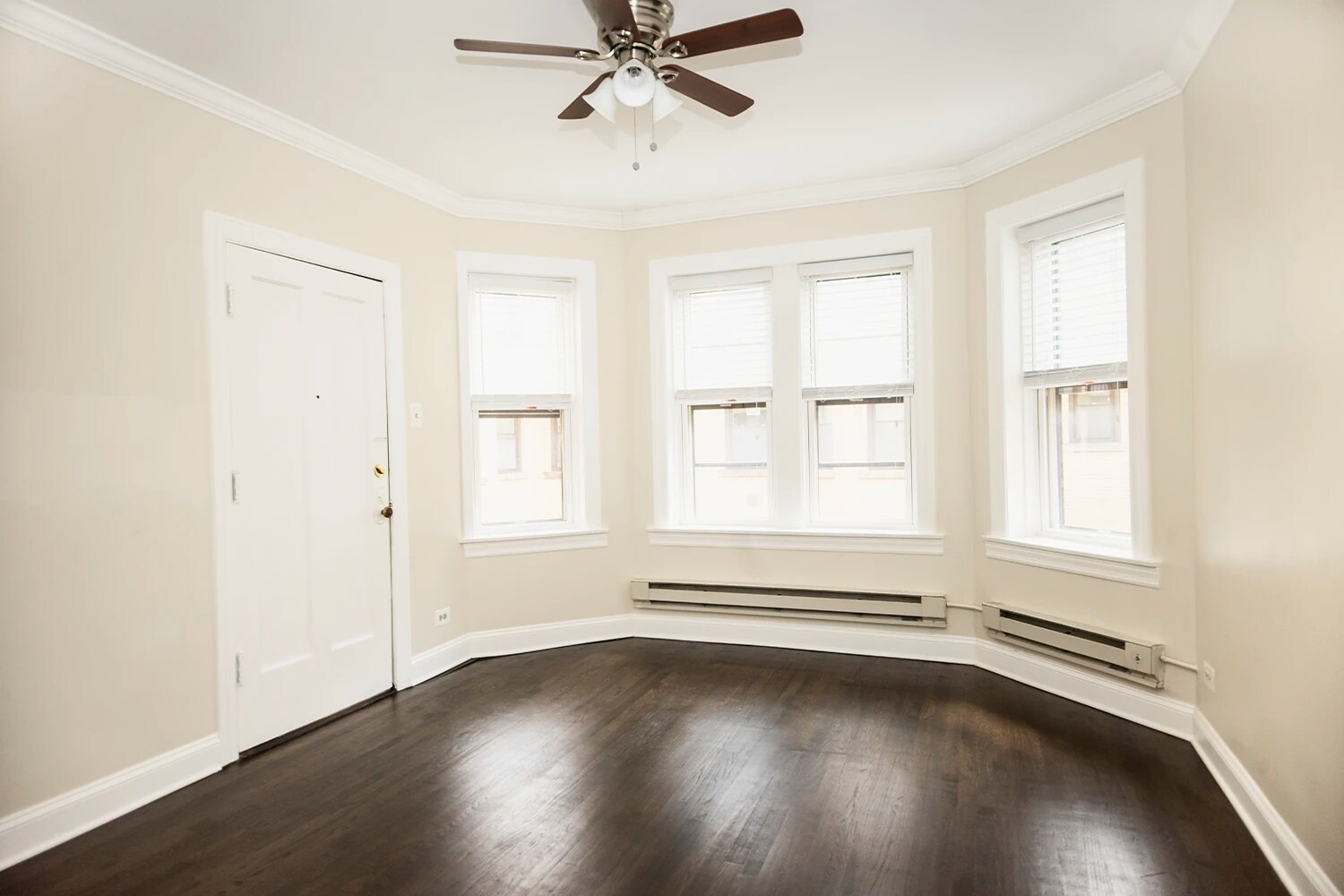 Building Photo - 3821 N Greenview Ave