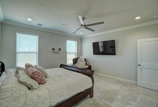 Building Photo - 1015 Greenview Dr