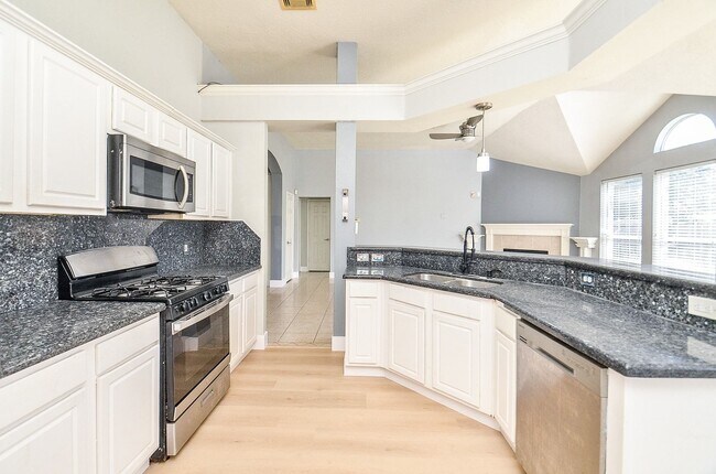 Building Photo - 16307 Scotch Hollow Ln