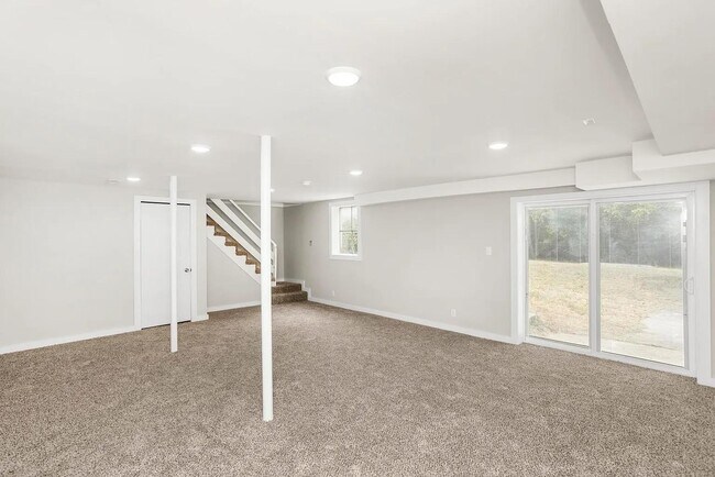 Building Photo - 3214 Doverside Dr