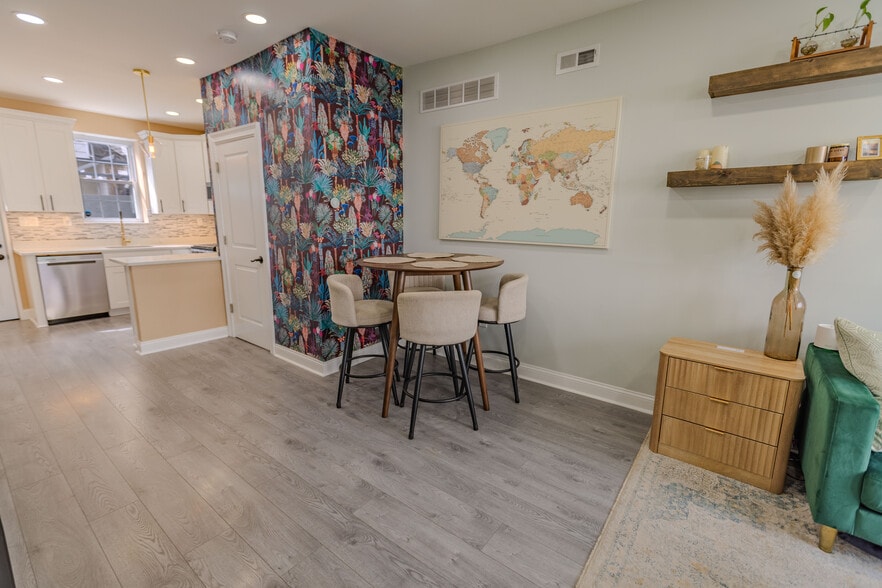 Building Photo - 1828 Hoffman St