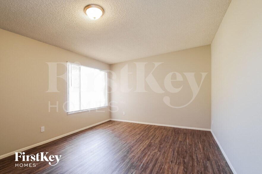 Building Photo - 3341 W Desert Cove Ave