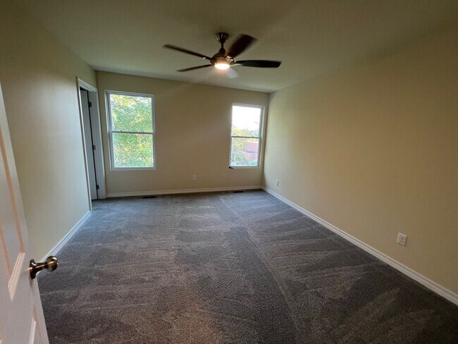 Building Photo - 192 Oak Hl Holw