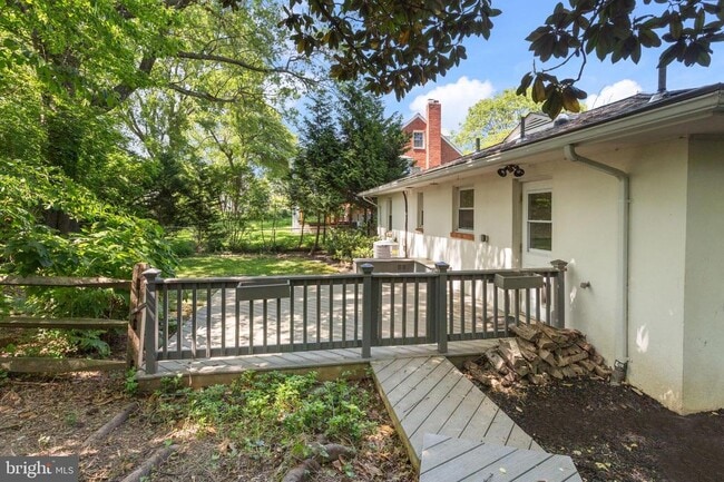 Building Photo - 710 N Buchanan St