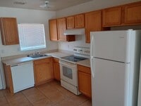 Building Photo - 2 bedroom in Eloy AZ 85131