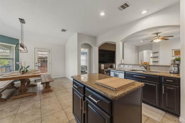 Building Photo - 5809 Scenic Lake Dr