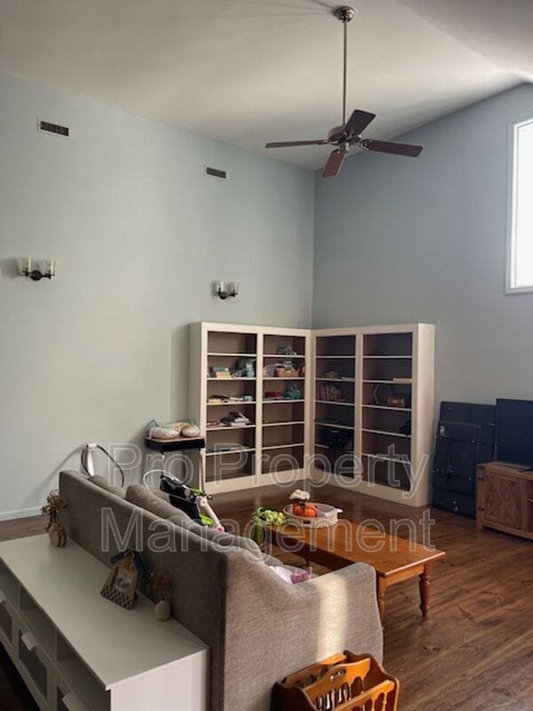 Building Photo - 500 Nonnewaug Rd