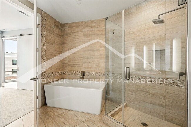 Building Photo - Modern Condo with Washer/Dryer and Central AC