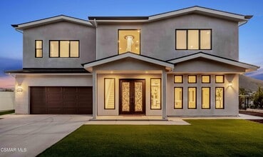 Building Photo - 252 Capri Dr