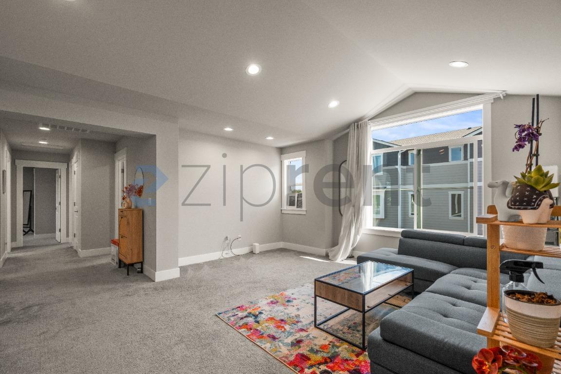 Building Photo - Unit A