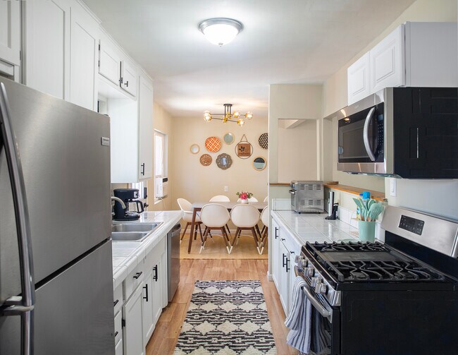 Building Photo - 136 Olive St