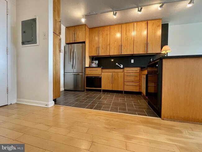 Building Photo - 1301 20th St NW