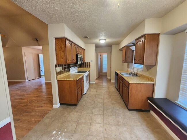 Building Photo - 7009 Christina Ln