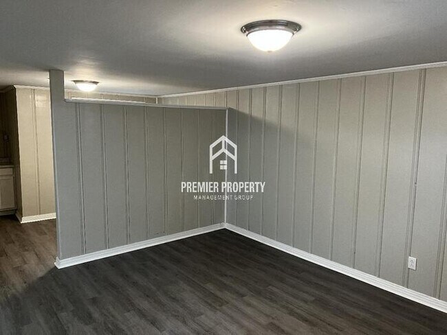 Building Photo - 1411 Highland Ave SE #B - HALF OFF FIRST M...