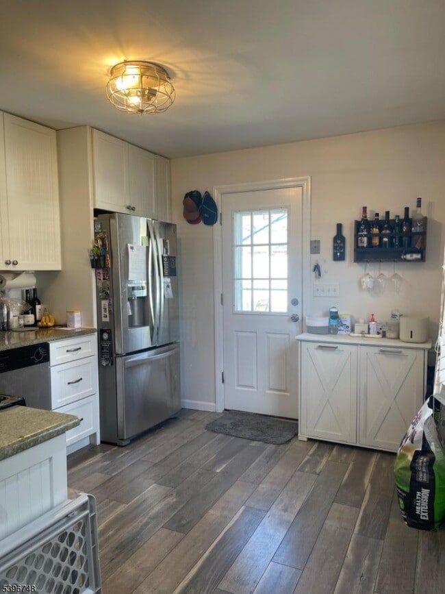 Building Photo - 16 Brookside Ave