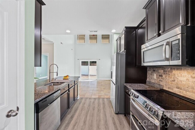 Building Photo - 2090 Shady Pond Dr