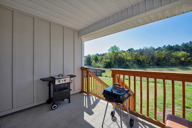 Building Photo - Move-In Ready Guest Room in Fallschase | Furnished Common Areas