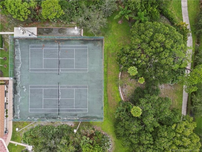 Building Photo - 1544 SW Silver Pine Way