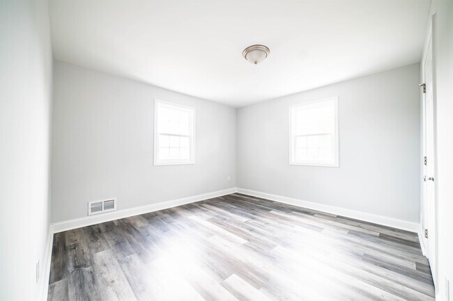 Building Photo - 2489 Fairway