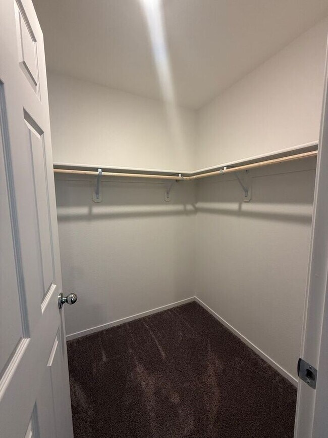 Building Photo - 3-Bed, 2.5-Bath Townhome in North Reno