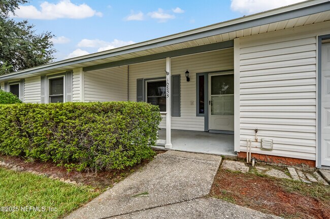 Building Photo - 10855 Mandarin Station Dr W