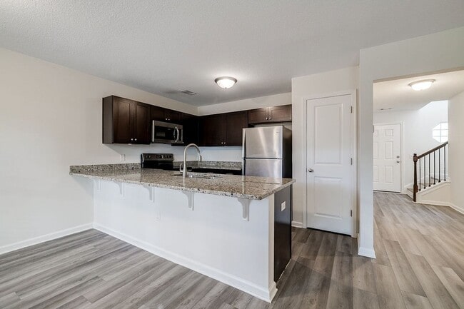 Building Photo - 3 Bed 2.5 Bath - Spacious Townhome Centrally Located in Rincon