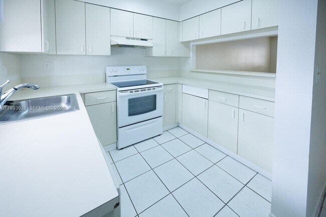 Building Photo - 14920 SW 82nd Ln