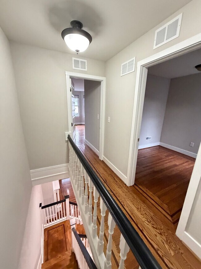 Building Photo - ??? NEWLY RENOVATED 3 BEDROOMS & 2.5 BATH HOUSE LOCATED IN HADDINGTON