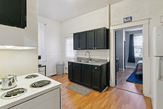 Building Photo - 349 51st St